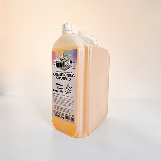 Houndsly Conditioning Dog Shampoo in White Peach & Marshmallow scent, natural, vegan, sustainable formula.