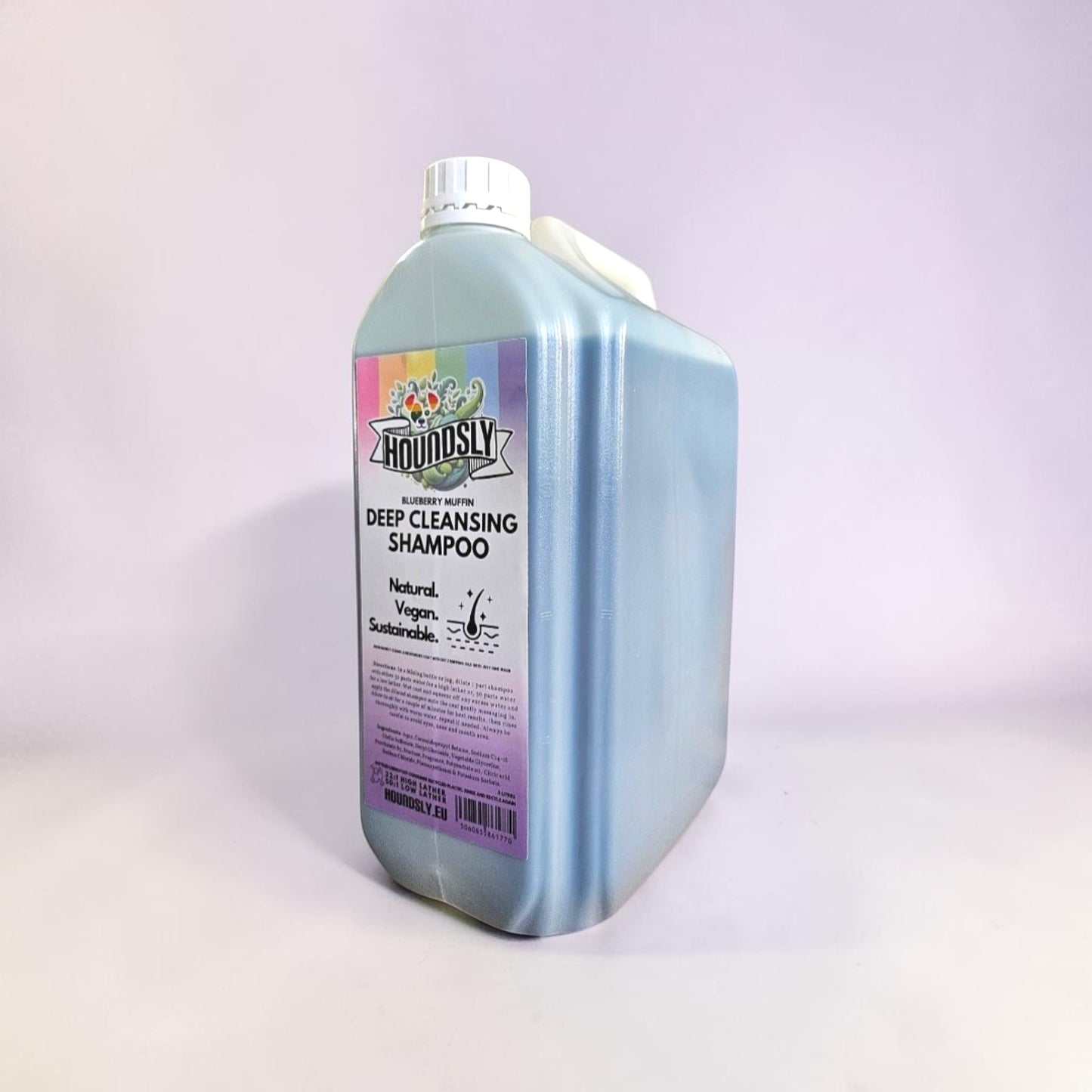 Frente Perfumada Ltd, T/A Houndsly EU Pet Products Blueberry Muffin Deep Cleansing Dog Shampoo in a large blue plastic bottle with a white cap.