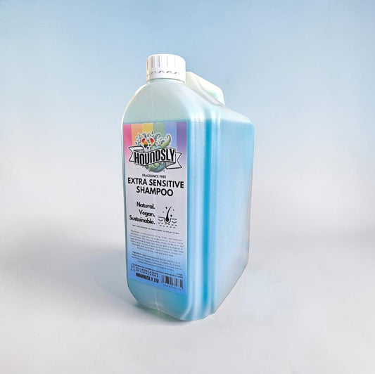 Houndsly EU Pet Products light blue fragrance-free extra sensitive dog shampoo bottle. Natural, vegan, sustainable.