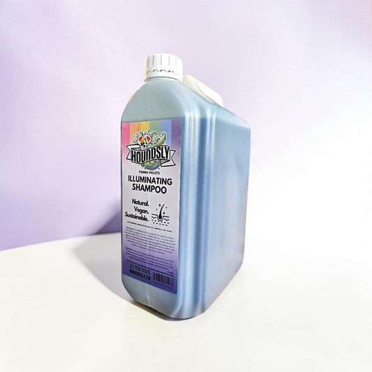 Frente Perfumada Ltd, T/A Houndsly EU Pet Products light blue dog shampoo bottle with Parma Violets scent. Natural, vegan, sustainable formula.