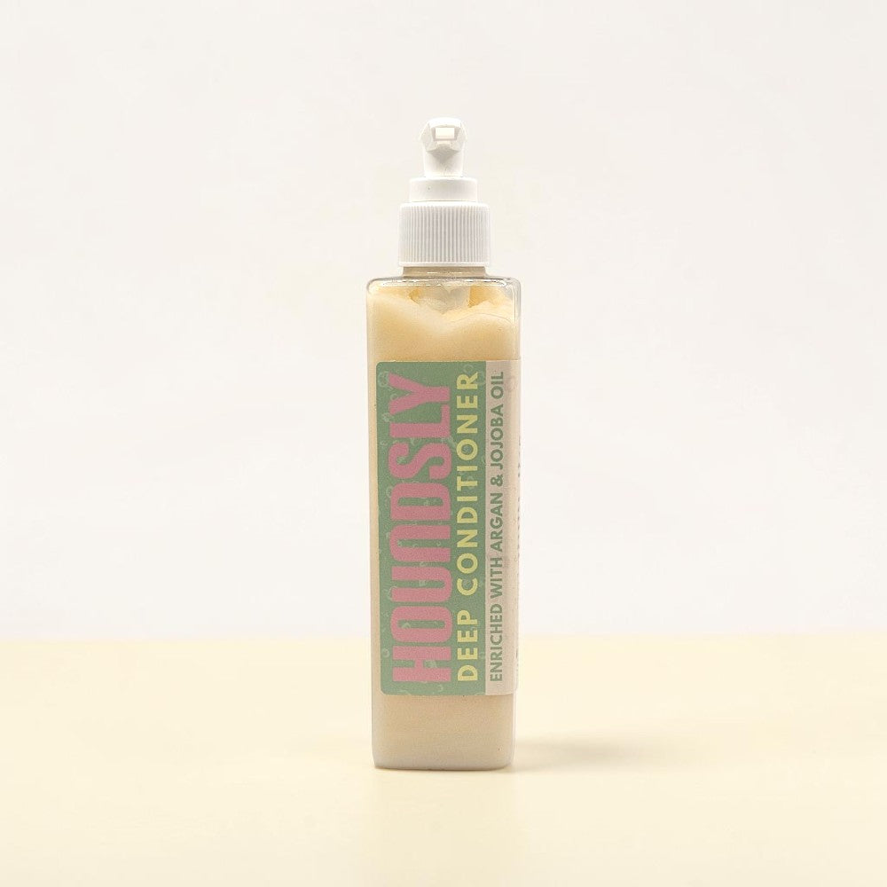 Houndsly Deep Conditioner for dogs in a clear pump bottle, enriched with argan & jojoba oil.