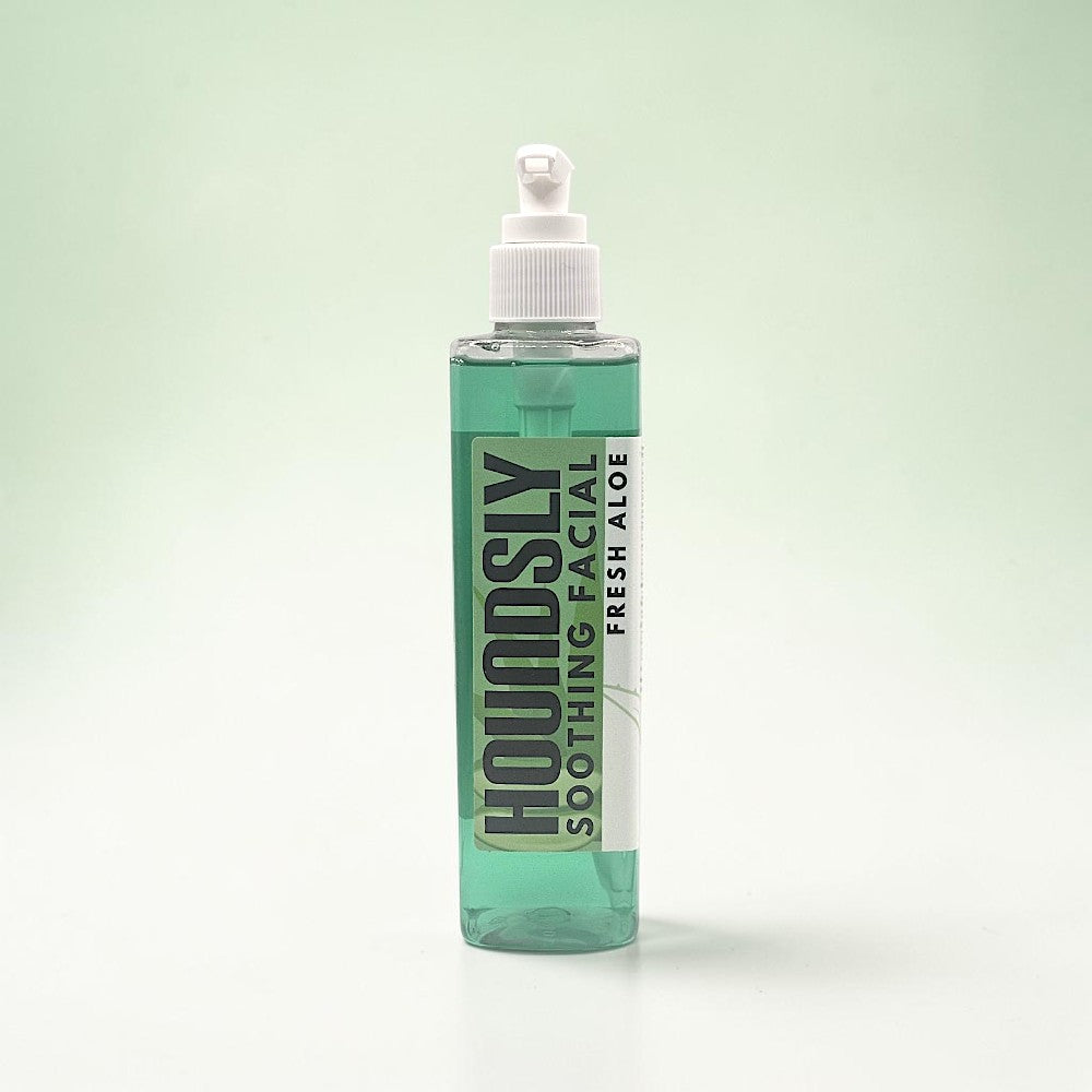 Houndsly EU Pet Products green bottle of soothing facial wash with aloe and chamomile for dogs.