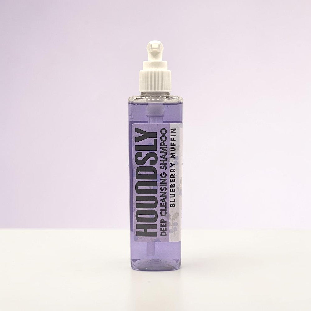 Houndsly EU Pet Products Blueberry Muffin Deep Cleansing Dog Shampoo in a clear pump bottle.