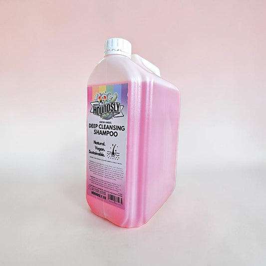 Frente Perfumada Ltd, T/A Houndsly EU Pet Products Snow Angel deep cleansing dog shampoo in a large pink bottle. Natural, vegan, sustainable formula.