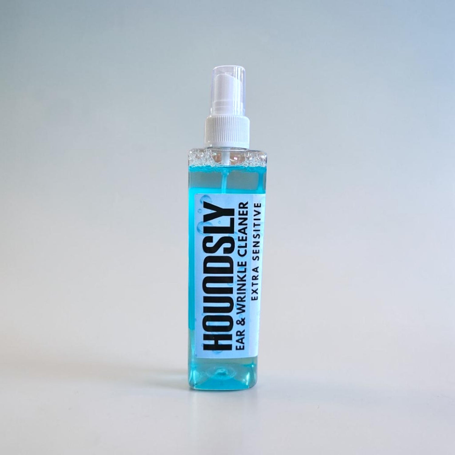 Houndsly EU Pet Products blue ear and wrinkle cleaner for dogs, fragrance-free formula with aloe vera, chamomile, and vitamin E.