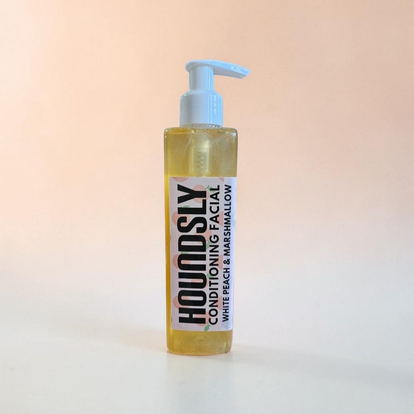 Houndsly EU Pet Products conditioning facial wash with white peach & marshmallow scent. Brightens and conditions dog's face.