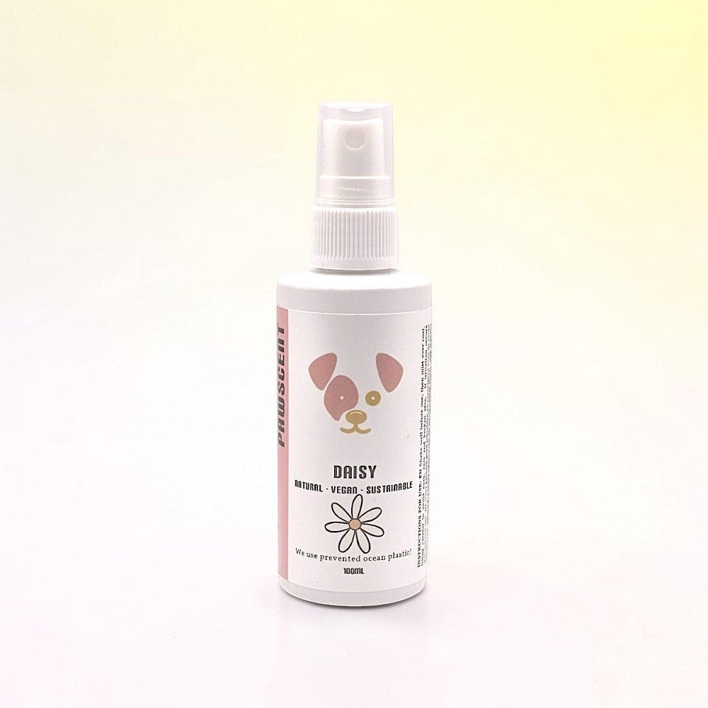 Frente Perfumada Ltd, T/A Houndsly EU Pet Products Daisy Chain Dog Pawscent spray bottle with a cute dog face logo and daisy graphic. Floral, vegan, sustainable.