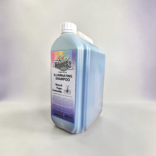 Frente Perfumada Ltd, T/A Houndsly EU Pet Products light blue dog shampoo bottle with Parma Violets scent. Natural, vegan, sustainable formula.